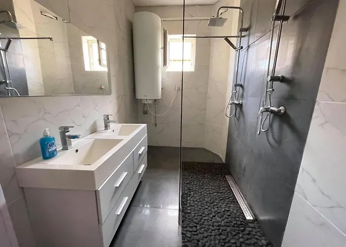 Barsony Vendeghaz בית הארחה שיופוק